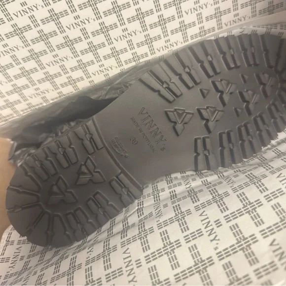 Brand New Discontinued Classic Vinnys Le Club Loafers
 With Gold Hardware. - Picture 4 of 6